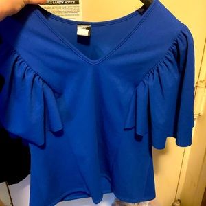 V neck short ruffle sleeve.